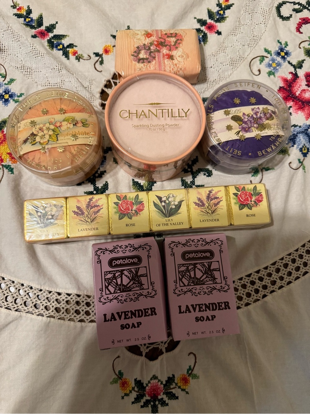 NEW VINTAGE SOAP SET and SPARKLING DUSTING POWDER